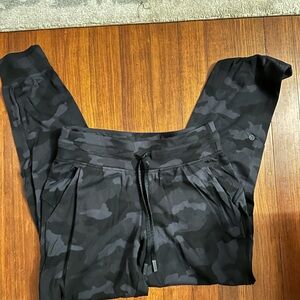 Lululemon high rise jogger, camo, size 6